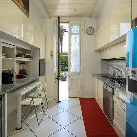Guest house Moderno Con Bella Piscina